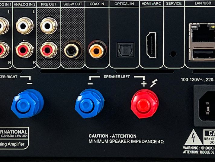 NAD C 700 - Anschlüsse an der Rückseite