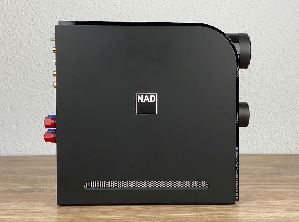 Seitlich Ansicht des NAD D 3045