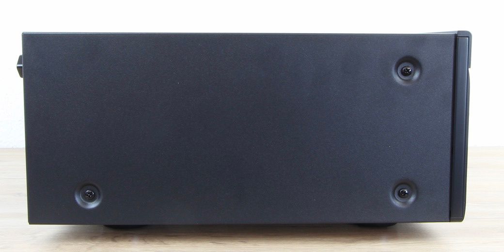 Seitenansicht des NAD T 758 V3i