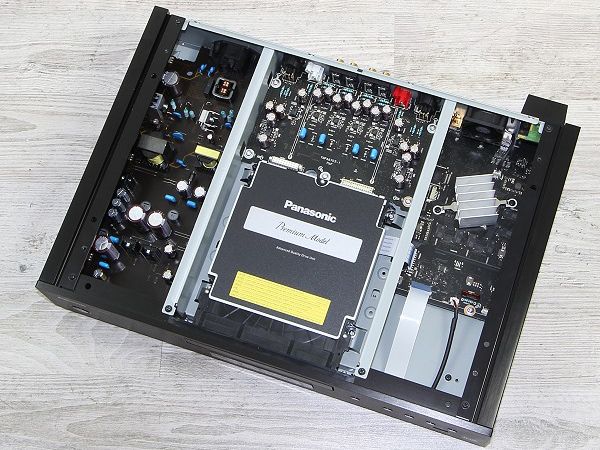 Innenleben des Panasonic Topmodells DP-UB9004