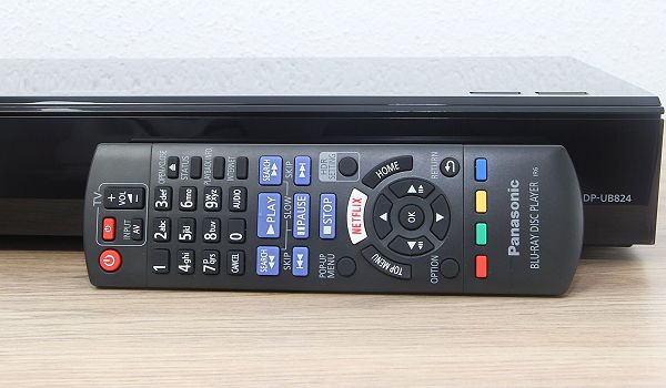 Beiliegende Fernbedienung beim Panasonic DP-UB824