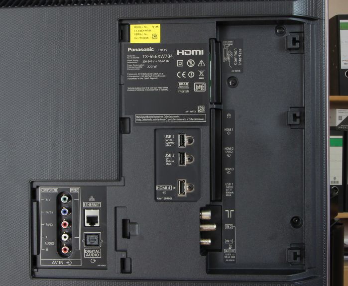 Anschlussfeld des Panasonic EXW784