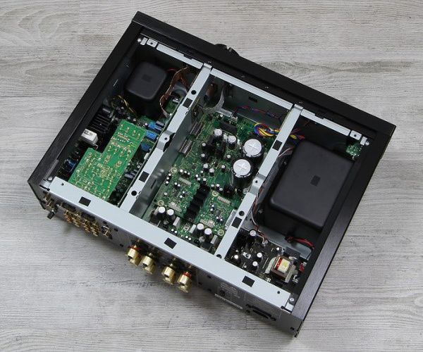 Innenleben des Pioneer A-70DA