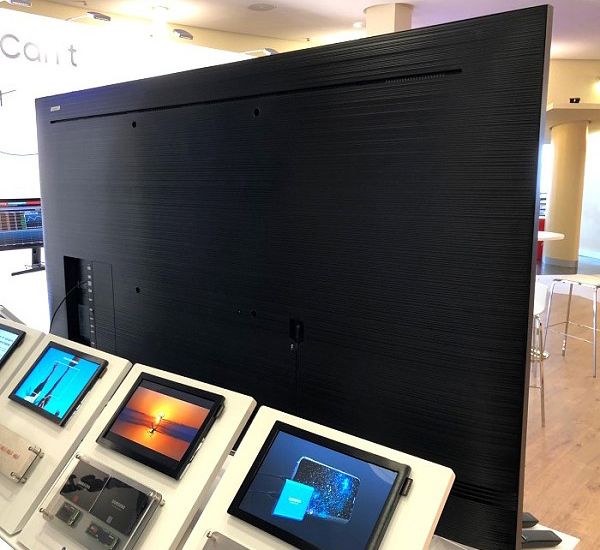 Samsung Q8D Rückseite