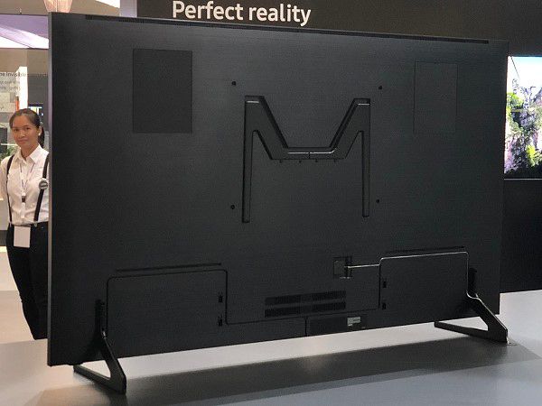 Rückansicht der Samsung Q900-Modelle