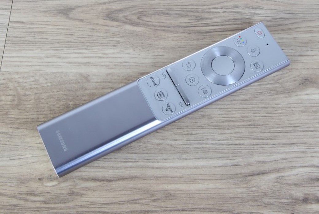 Samsung Q90R: Hochwertige Fernbedienung