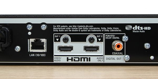 Übersichtliche Schnittstellen beim Sony-Player UBP-X800M2