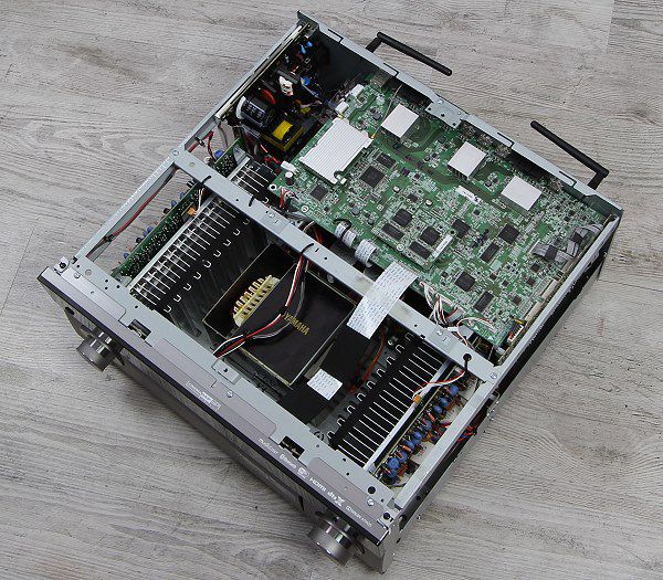 Innenleben des Yamaha RX-A 2080