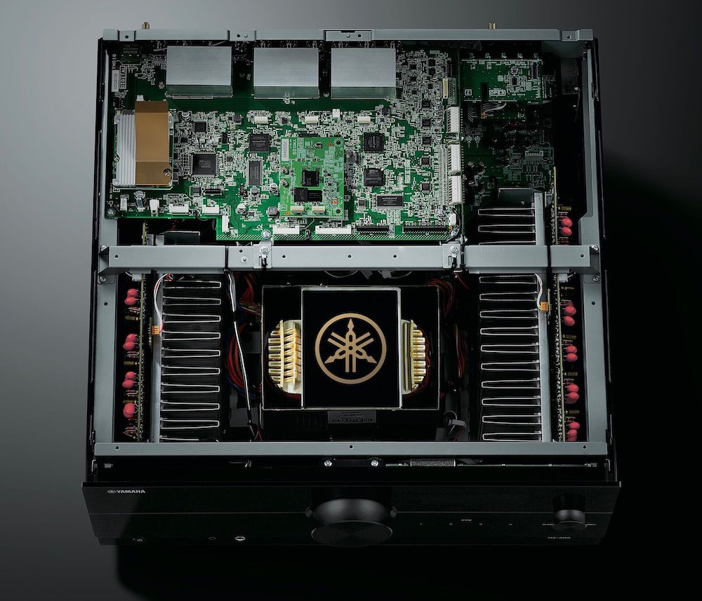 Innenleben des Yamaha RX-A8A