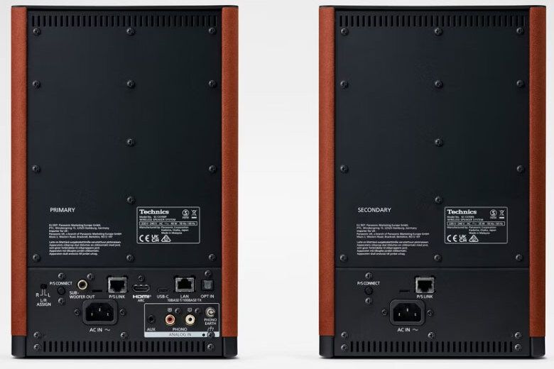 Blick auf die Rückseite der Technics SC-CX 700