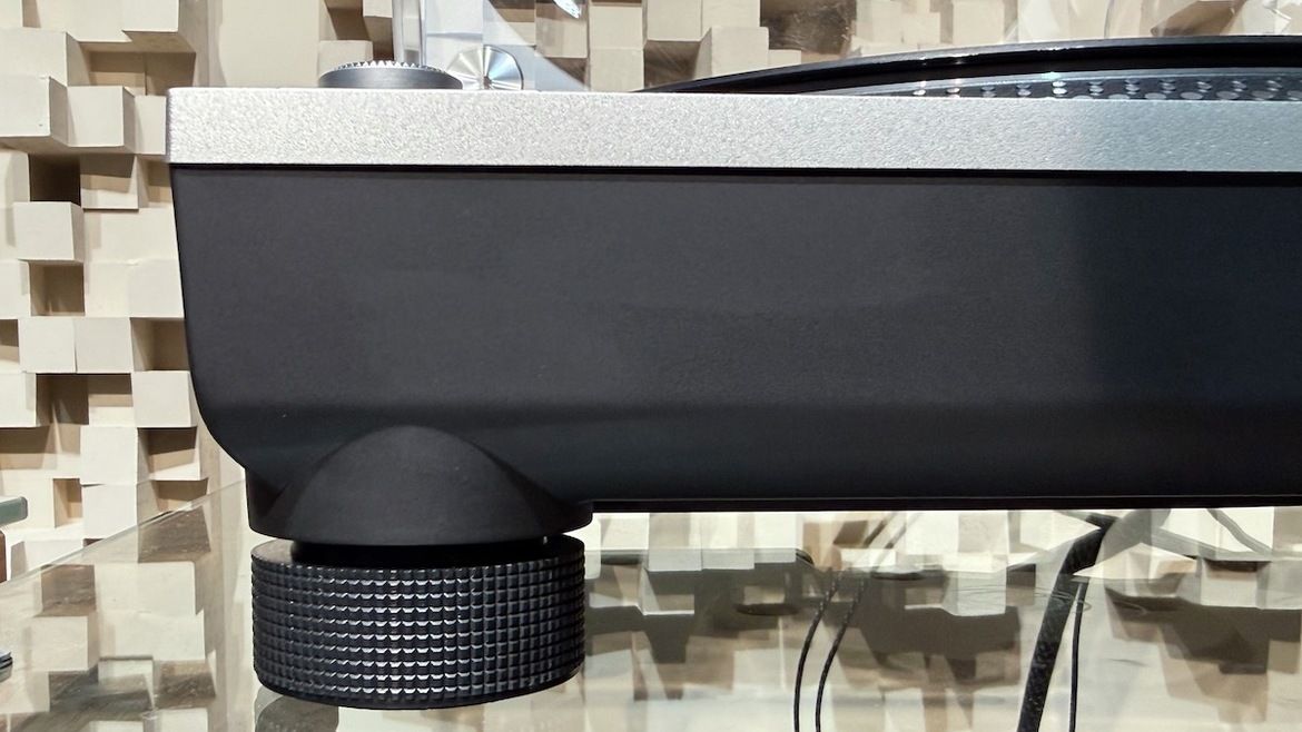 Hochwertige Standfüße des Technics SL-1200 G