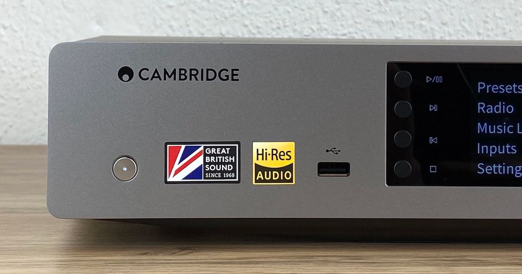 Cambridge Audio CX N V2 - Power-Button und USB-Schnittstelle