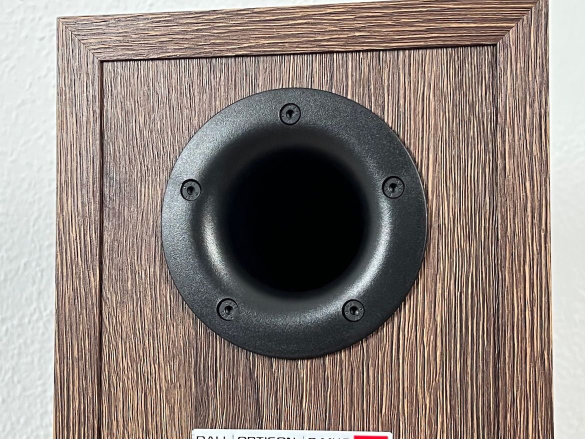 Dali Opticon 2 MKII - Bassreflexöffnung
