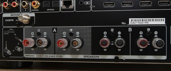 Lautsprecheranschlüsse des Denon DRA-800 H