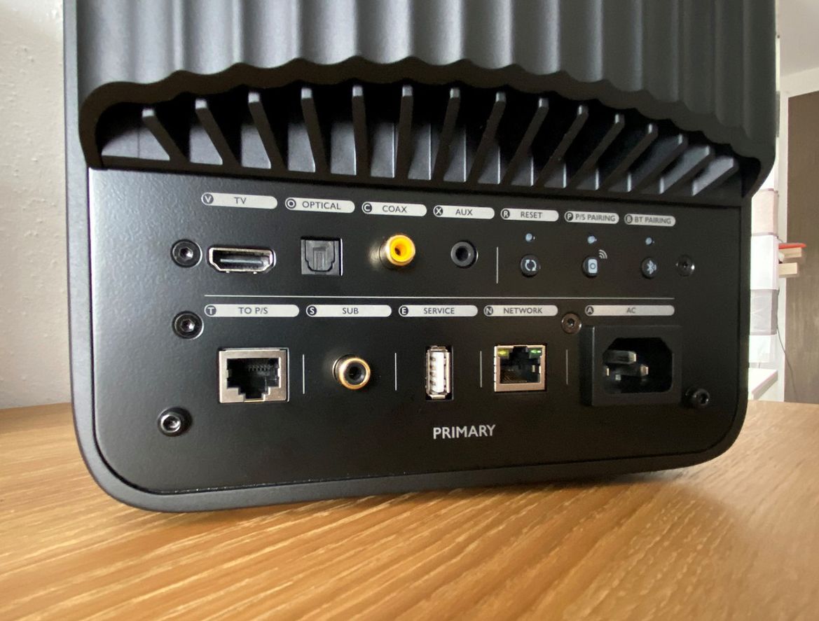 Rückseite des KEF LS 50 II Wireless Master-Lautsprechers