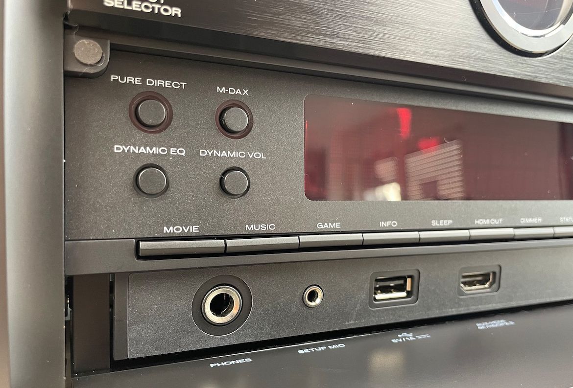 Marantz AV7706 - Bedienelemente unter Frontblende