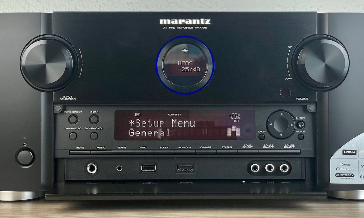 AV7706 im typischen Marantz'schen Design