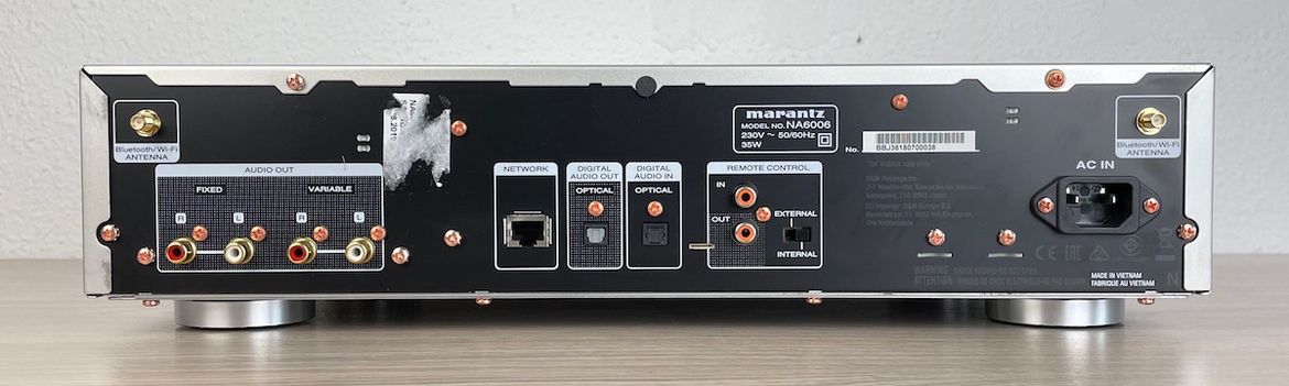 Marantz NA6006 - Rückseite mit Anschlüssen
