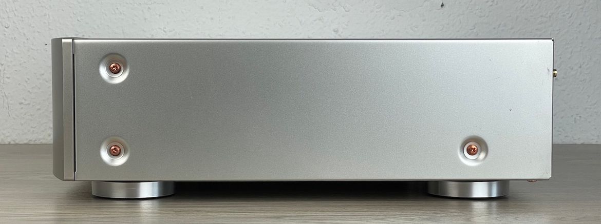 Marantz NA6006 - seitliche Abbildung