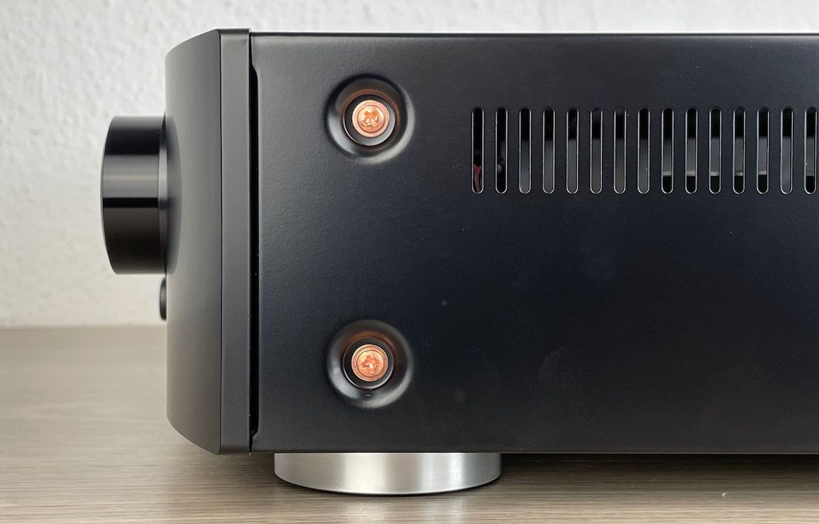 Marantz PM 6007 - Kupferschrauben seitlich