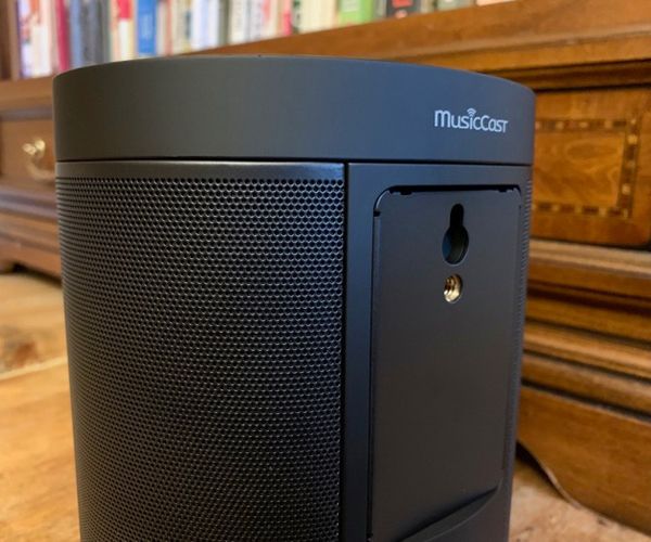 Der MusicCast 20 kann auch an der Wand montiert werden