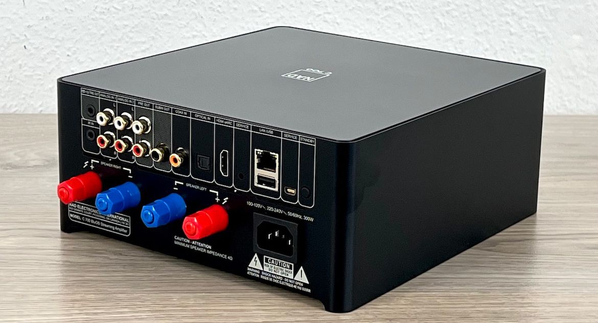 NAD C700 - Rückseite