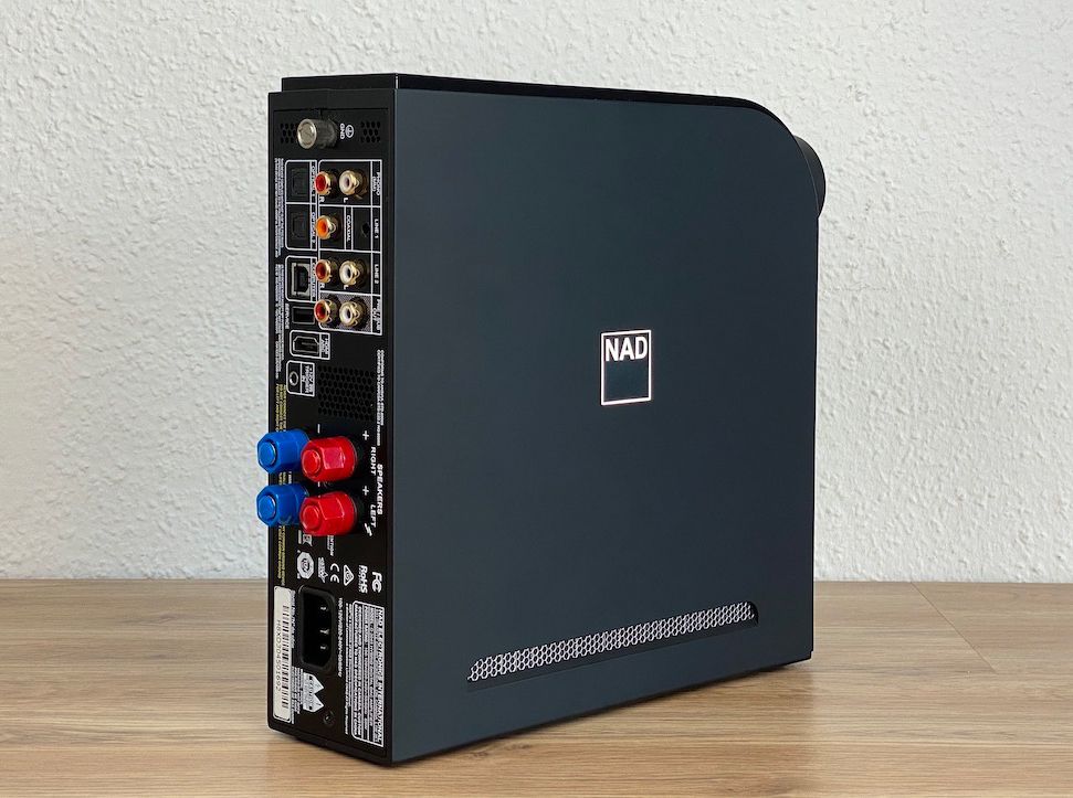 NAD D 3045 - schräge Rückansicht