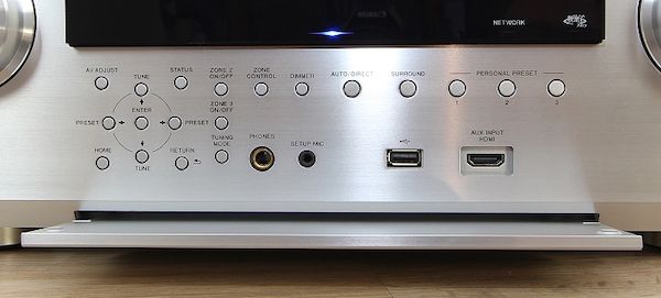 Bedienelemente hinter der Frontblende des Pioneer SC-LX704