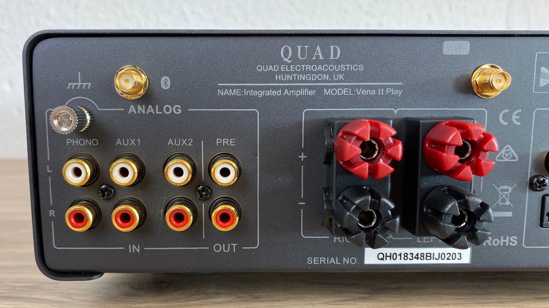 Quad Vena II Play: Lautsprecher- Anschlüsse und analoge Schnittstellen