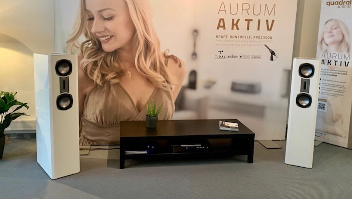 Stereo-Setup der weißen Quadral Aurum Alpha