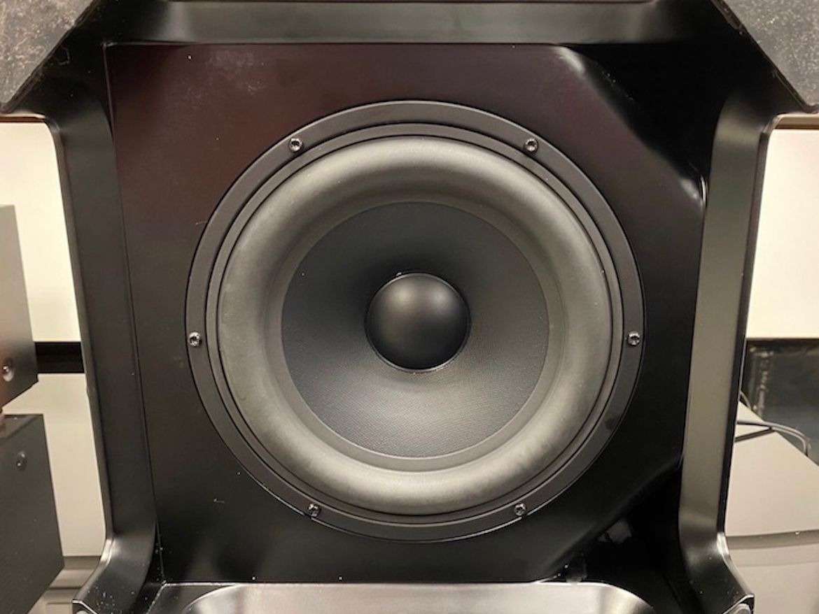Tieftöner des Revox Studioart B 100 Downfire Aktivsubwoofers