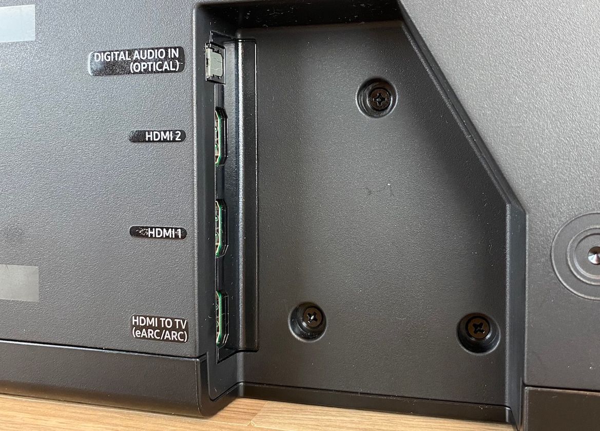 Anschlüsse auf der Rückseite der Soundbar