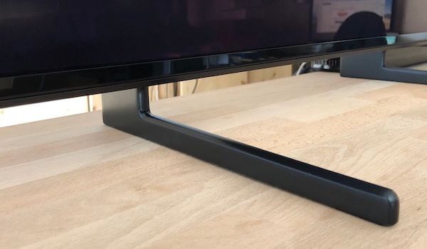 Samsung Q950R - flexibel montierbare Standfüsse