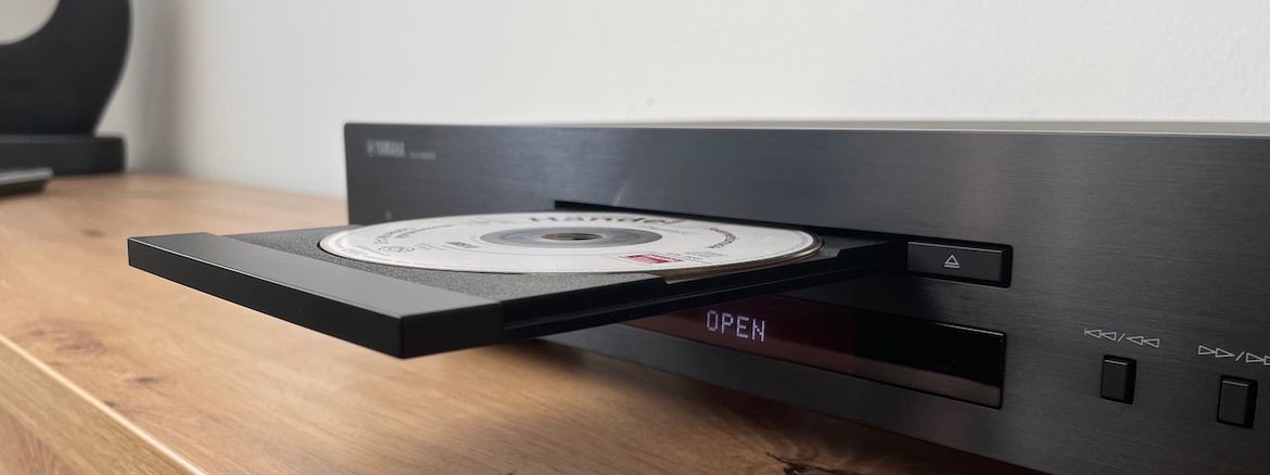 Yamaha CD-S303 - CD-Lade ausgefahren