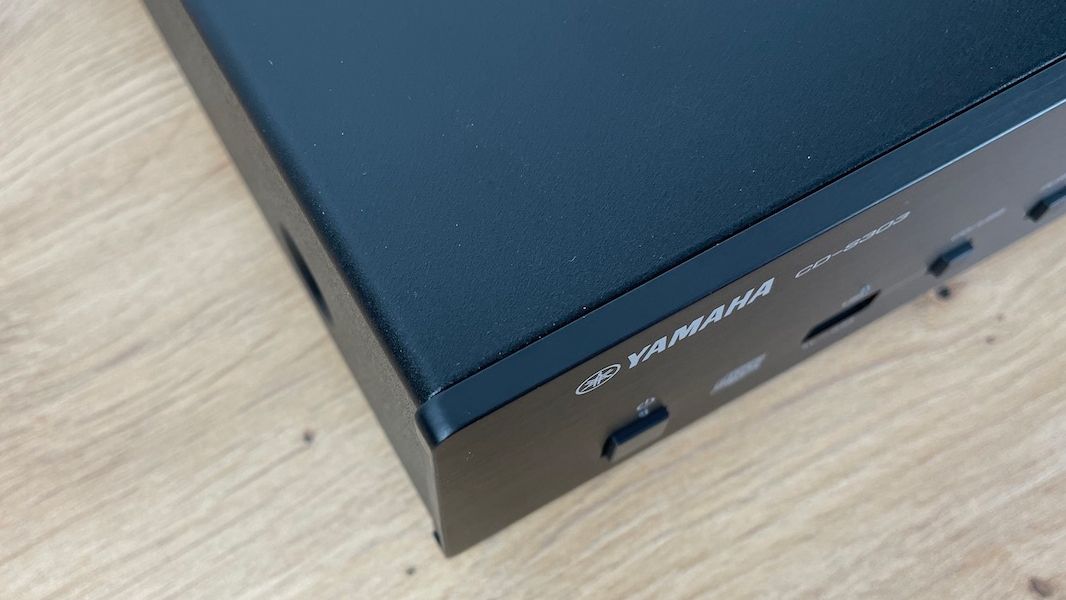 Yamaha CD-S303, solide verarbeitet