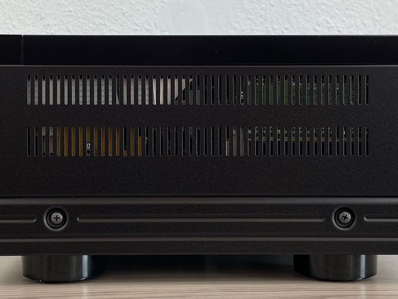 Yamaha RX-A2A - seitlich