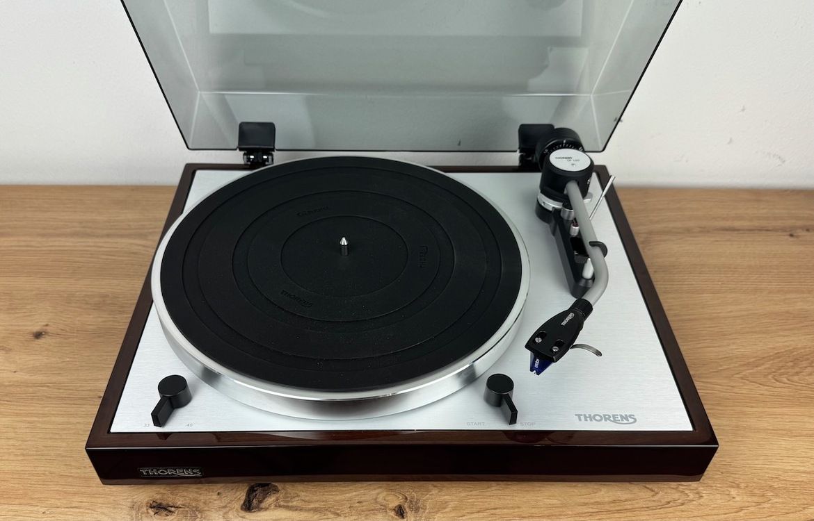 Blick auf den TD 403 DD mit geöffneter Haube