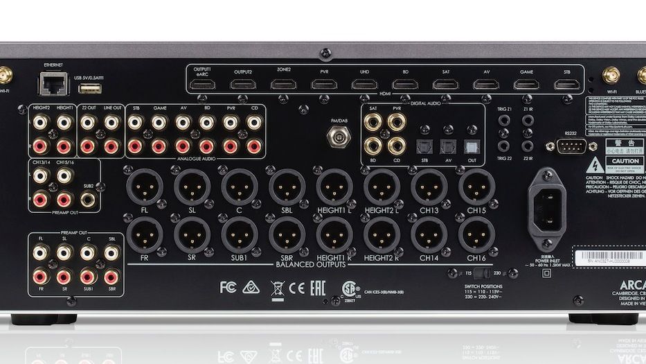 Abbildung der Rückseite der Arcam AV41 Vorstufe