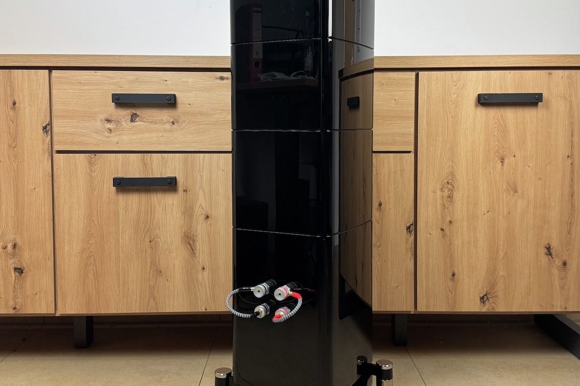 Rückseite des Lautsprechers Wharfedale Elysian 3