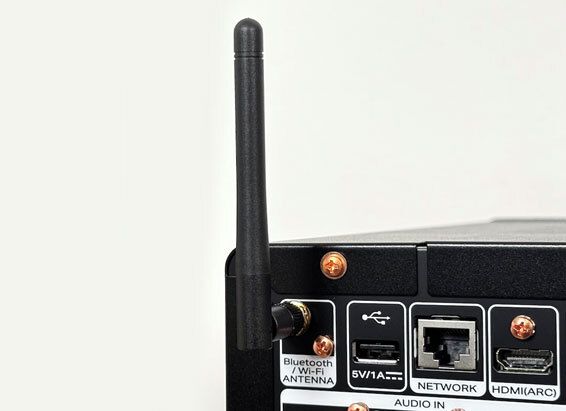 WLAN-Antenne an einem Netzwerk-Verstärker