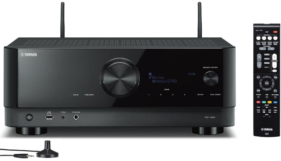 Der AV-Receiver Yamaha RX-V6A mit seinen WiFi-Antennen