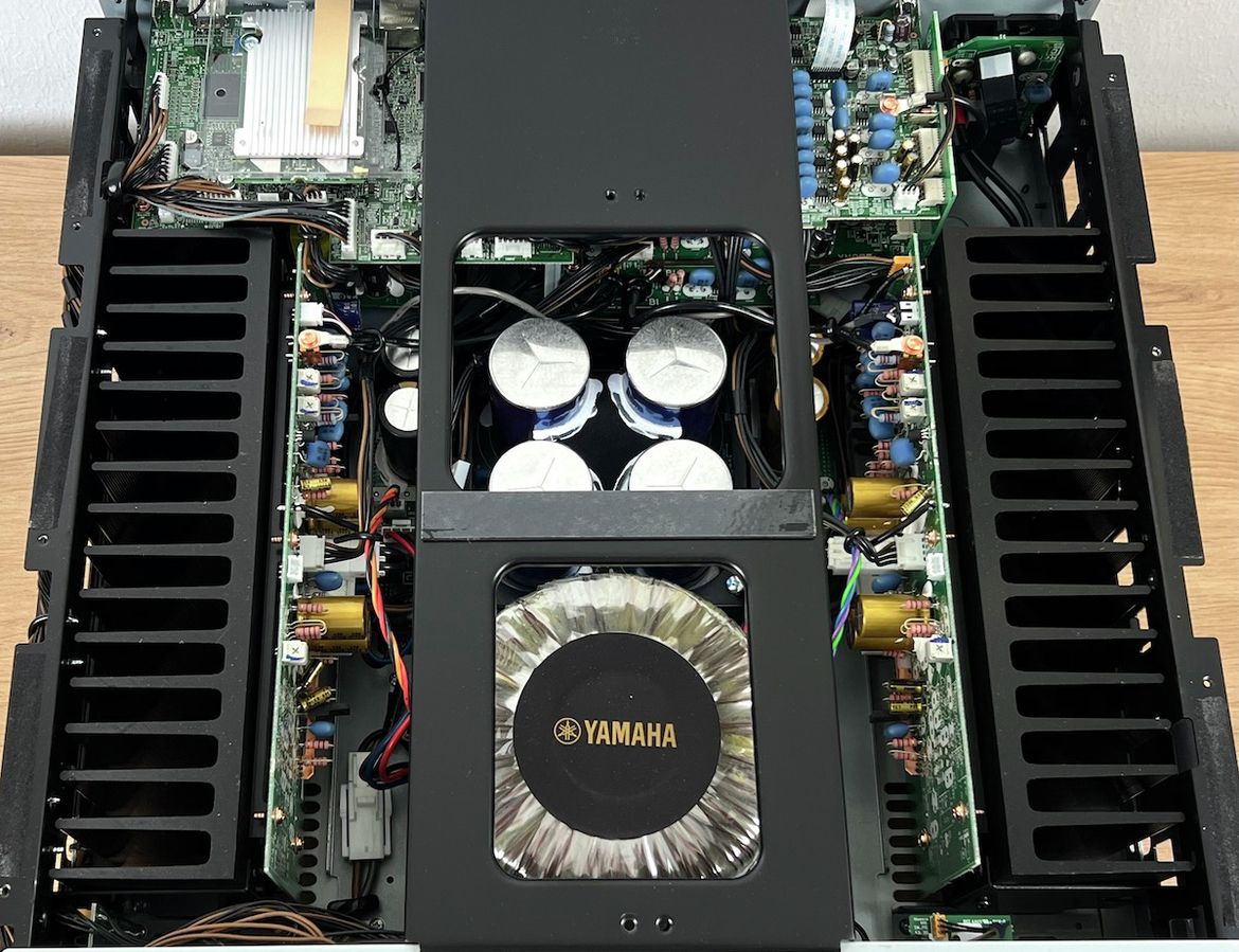 Innenansicht des Yamaha R-N2000A