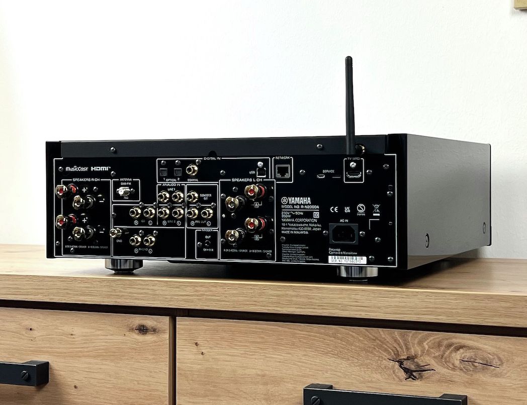 Yamaha R-N2000A Rückseite