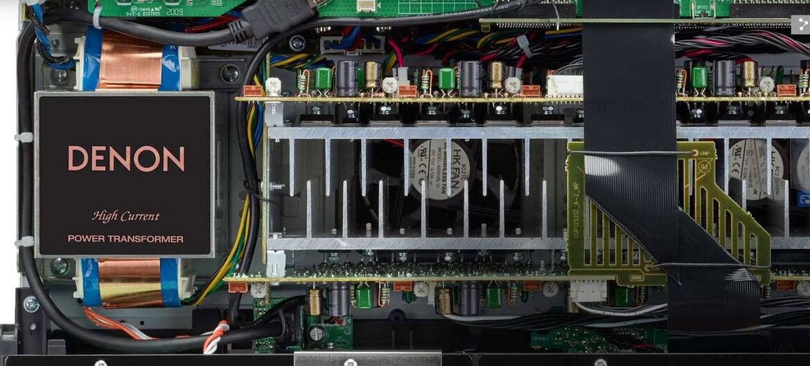 Blick ins Innere des DENON AVC-X4700H