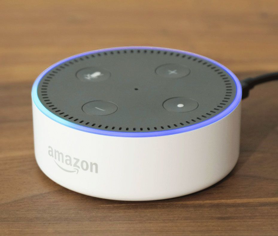 Abbildung eines Amazon-Echo Gerätes, mit dem Amazon Alexa genutzt werden kann