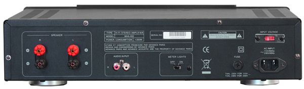 Rückseite des Advance Acoustic MAA 402