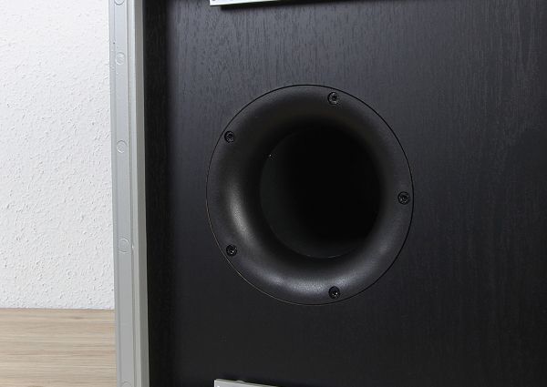 Bassreflex-Öffnung unter dem Gehäuse