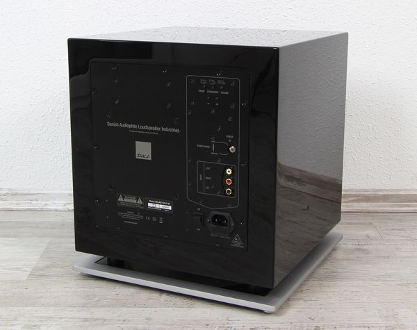 Rückseite des Subwoofers Dali Sub M-10D