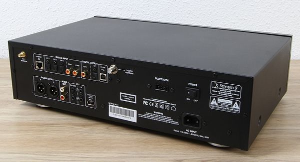 Rückseite des Advance Acoustic X-Stream 9