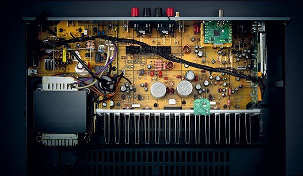 Yamaha R-N303D Innenleben